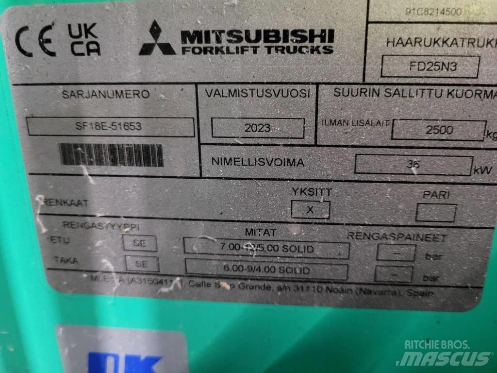 Mitsubishi FD25N3 Tehnika ar dīzeļa dzinēju