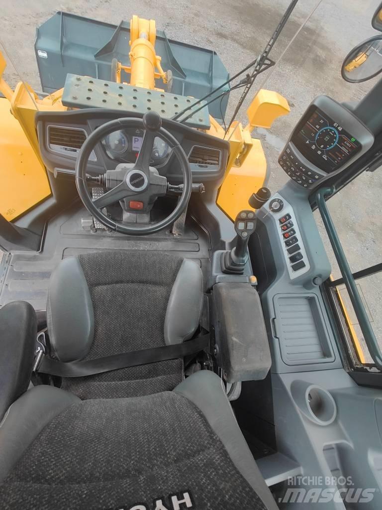 Hyundai HL 960 Iekrāvēji uz riteņiem