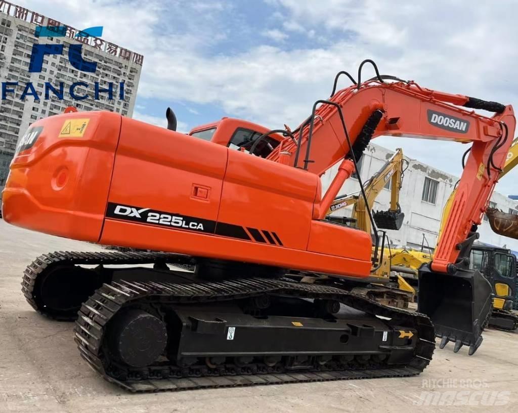 Doosan DX 225 LCA Kāpurķēžu ekskavatori