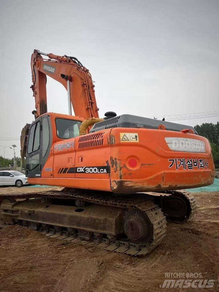 Doosan DX300LCA Kāpurķēžu ekskavatori