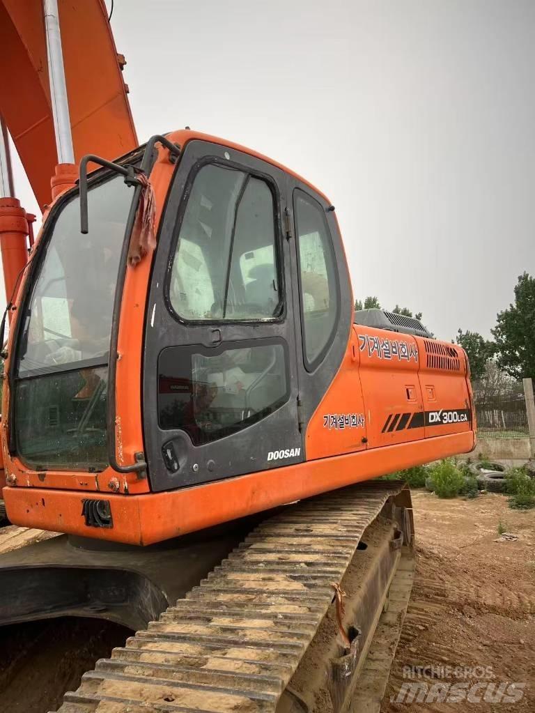 Doosan DX300LCA Kāpurķēžu ekskavatori