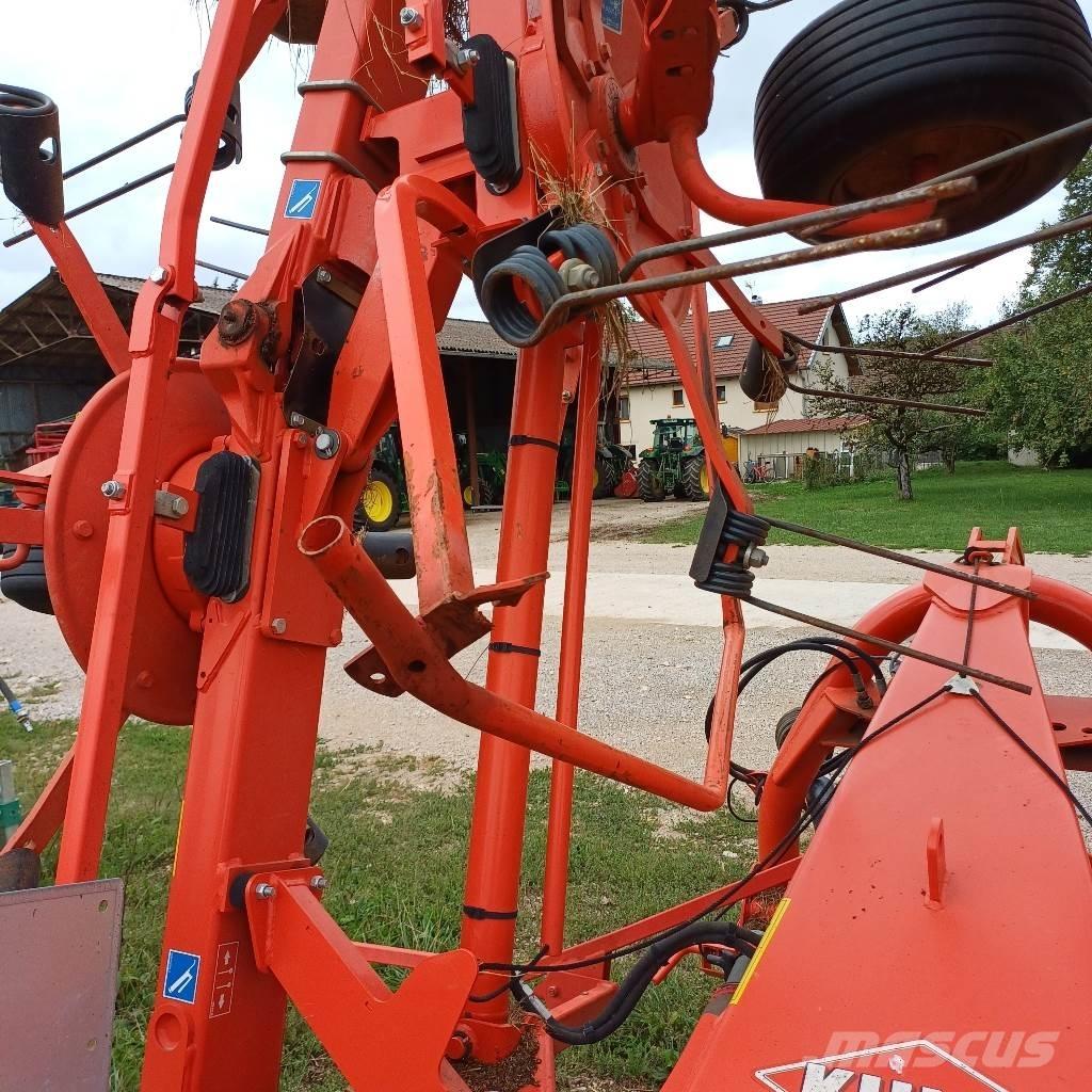 Kuhn GF 8702 Grābekļi un siena ārdītāji