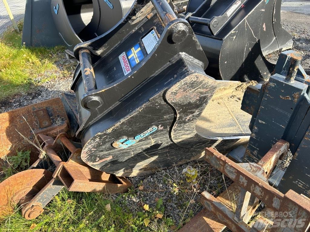 Komatsu PC138US-11E0 Kāpurķēžu ekskavatori
