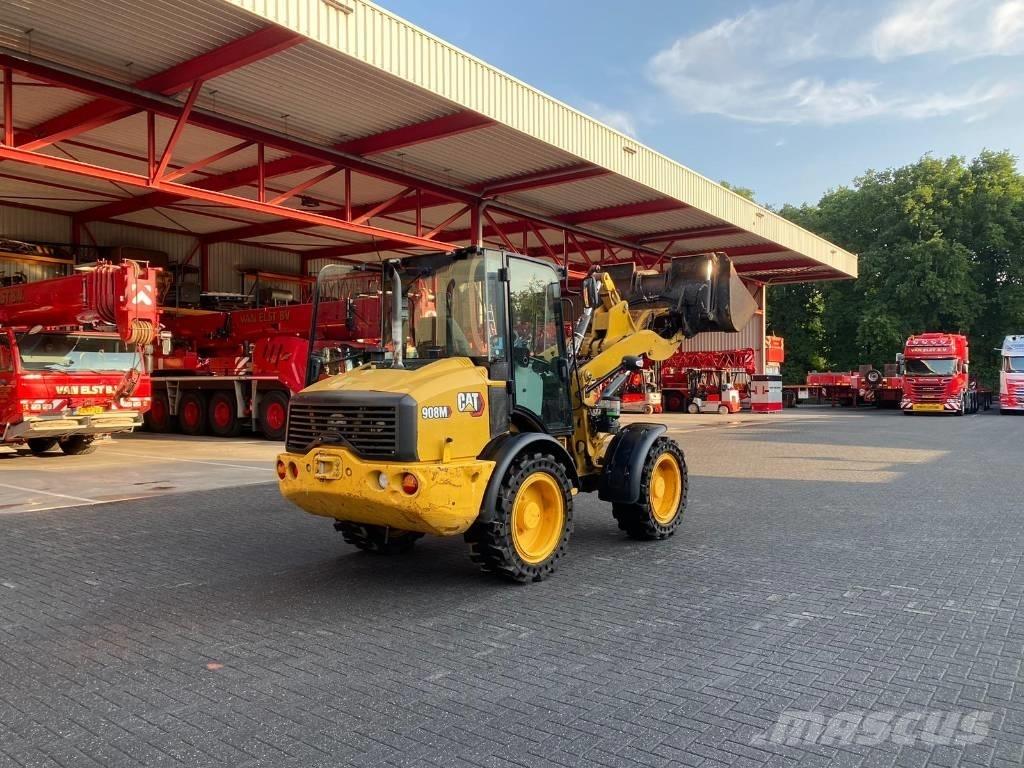 CAT 908M Iekrāvēji uz riteņiem