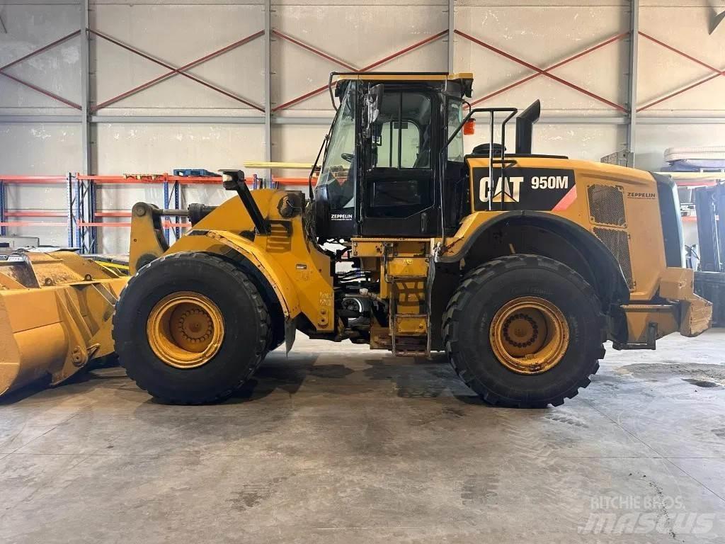 CAT 950M Iekrāvēji uz riteņiem