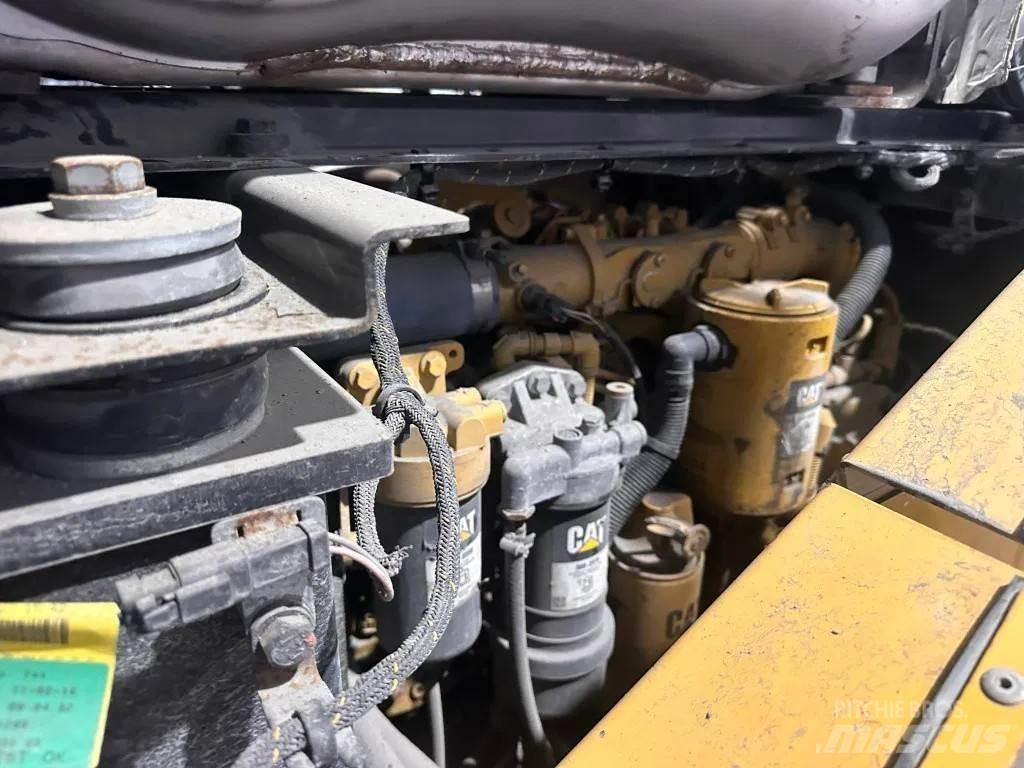 CAT 950M Iekrāvēji uz riteņiem