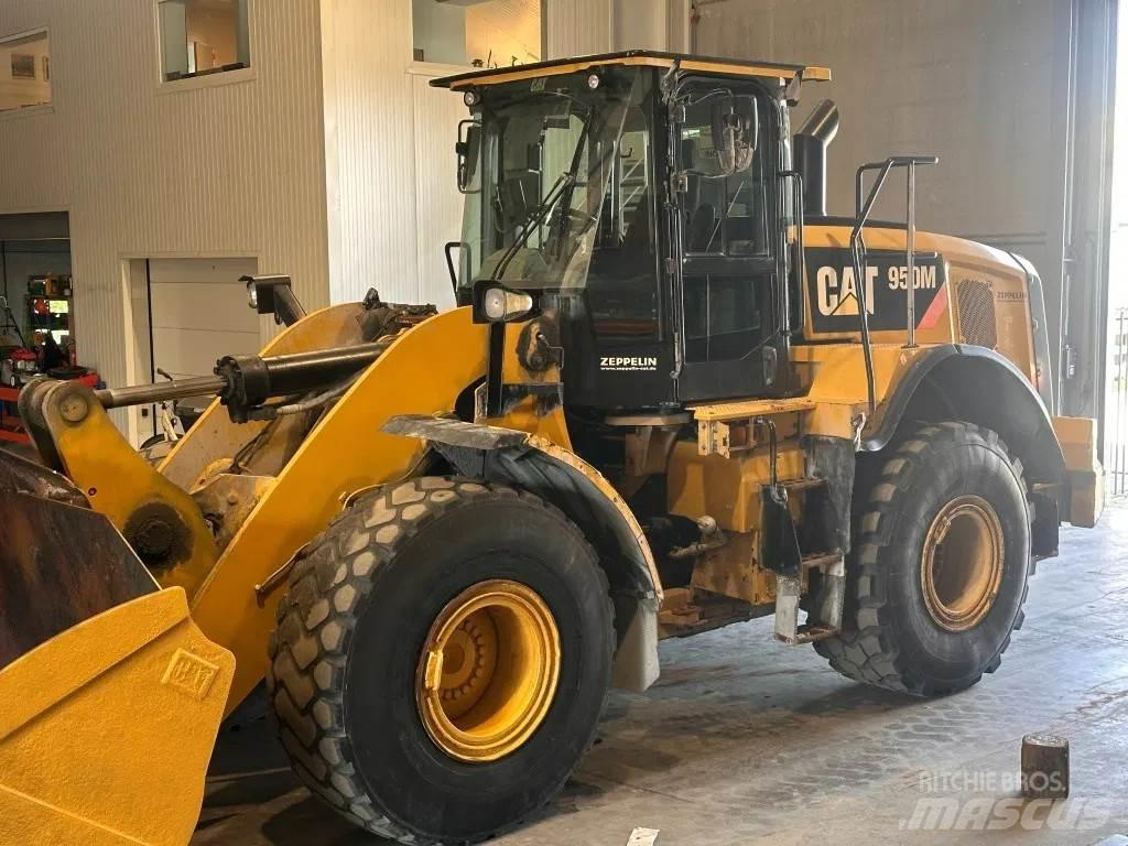 CAT 950M Iekrāvēji uz riteņiem