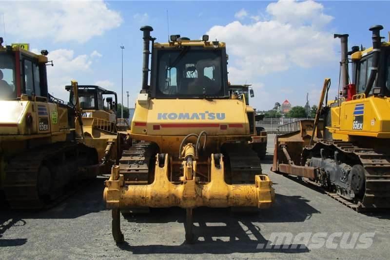 Komatsu D65 EX-16 Kāpurķēžu buldozeri