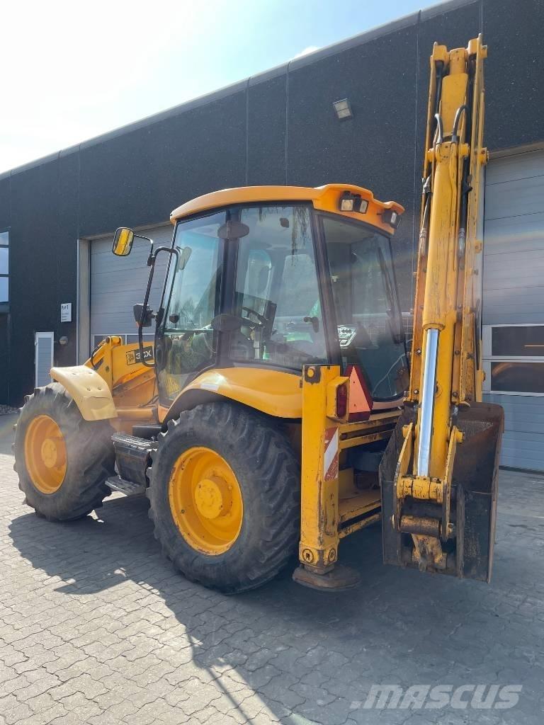 JCB 3CX Ekskavatori-iekrāvēji