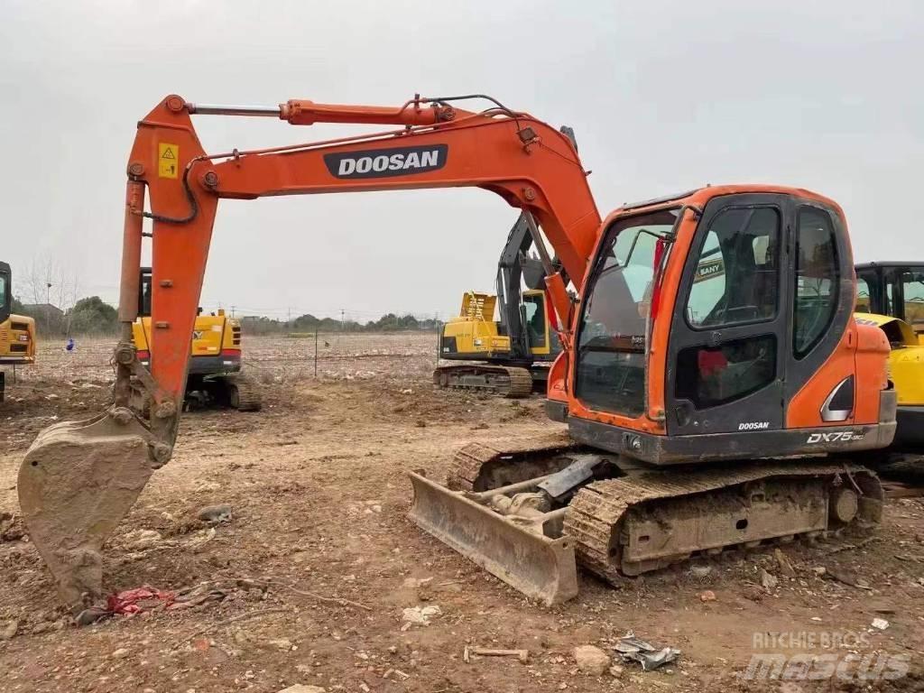 Doosan DX75 Kāpurķēžu ekskavatori