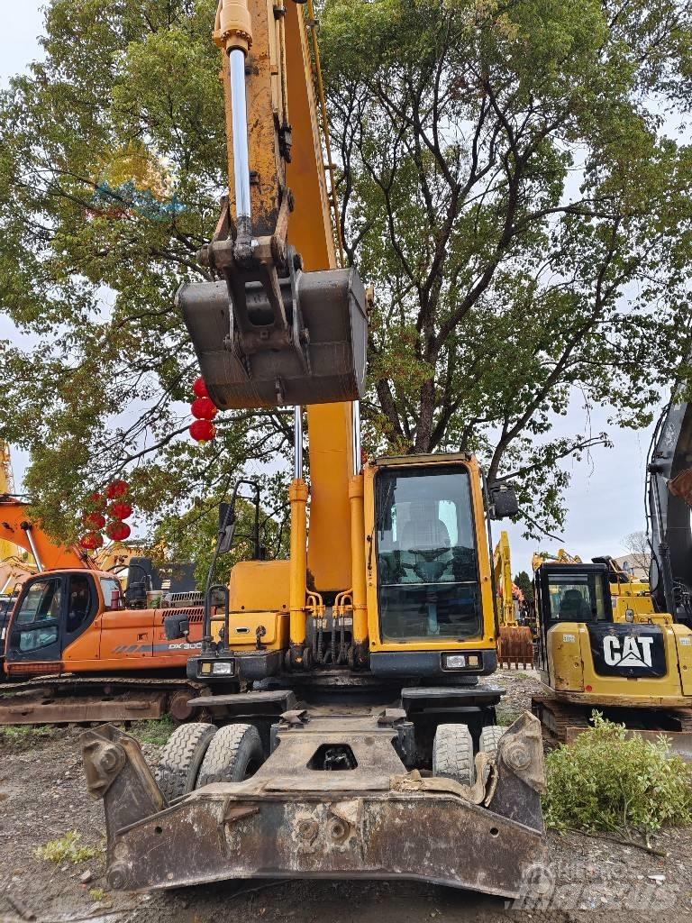 Hyundai R210W-9 Ekskavatori uz riteņiem