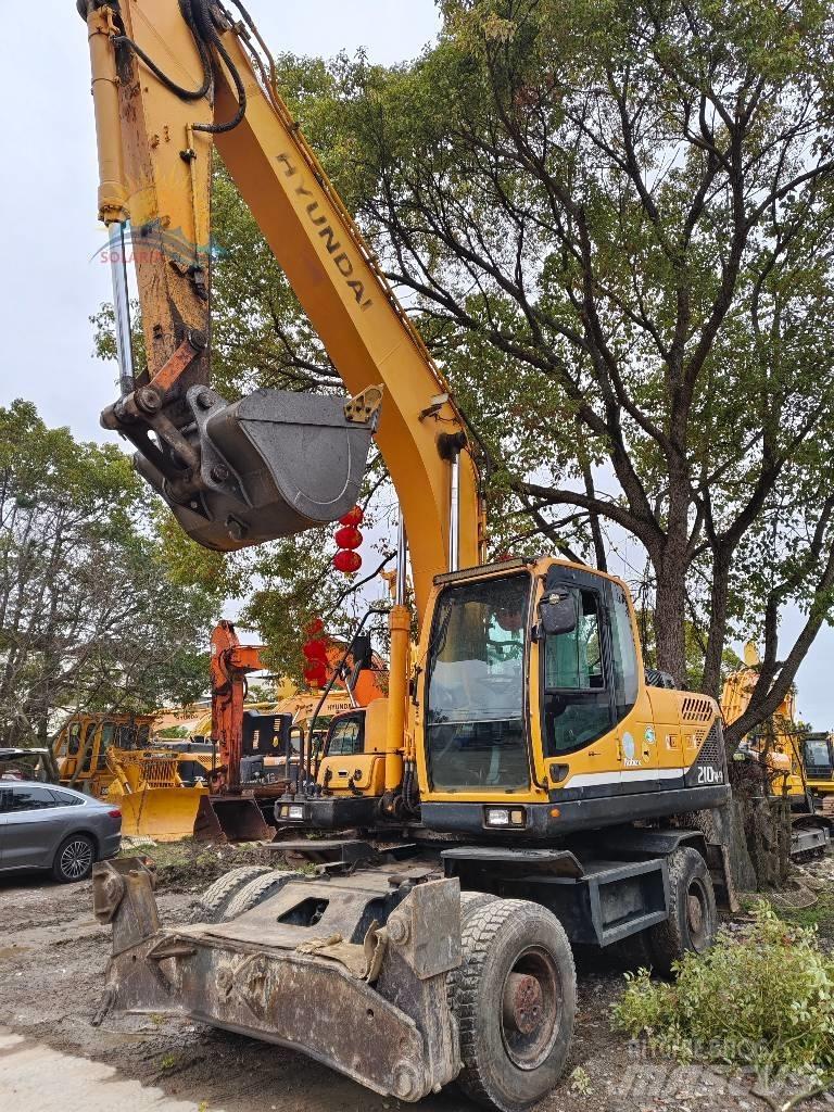 Hyundai R210W-9 Ekskavatori uz riteņiem