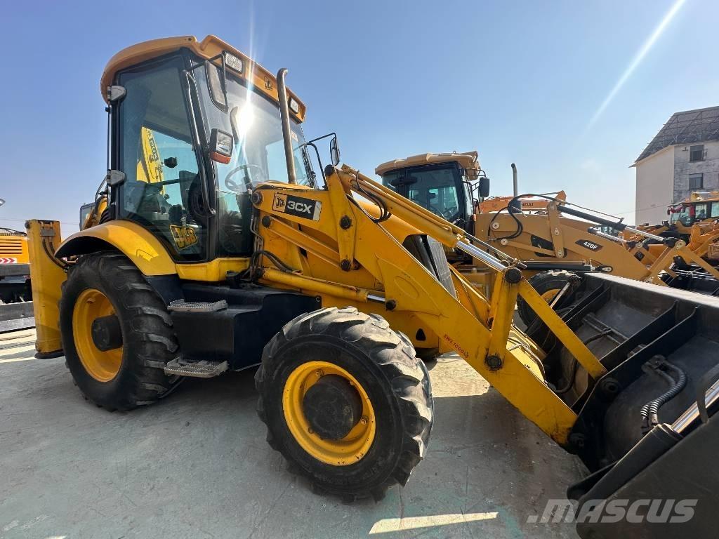 JCB 3 CX Ekskavatori-iekrāvēji