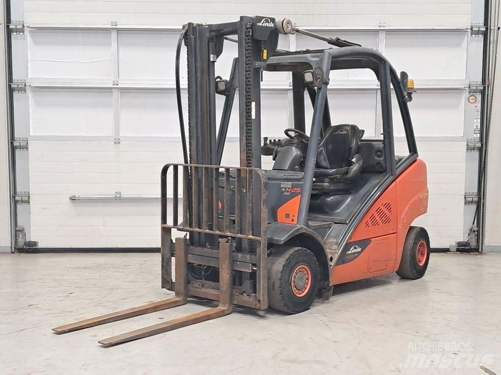 Linde H25D-02 Tehnika ar dīzeļa dzinēju