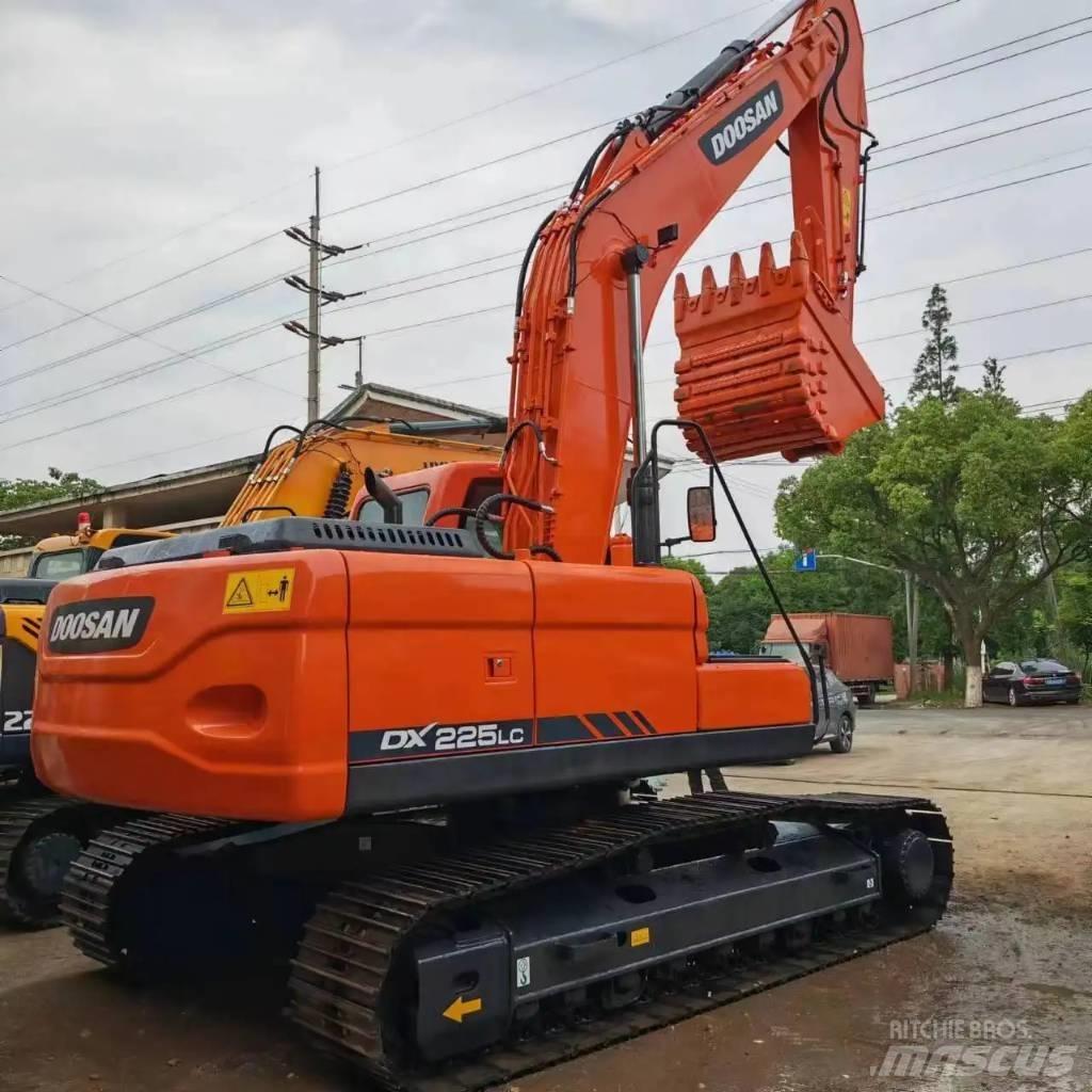 Doosan DX225LC-9C Kāpurķēžu ekskavatori