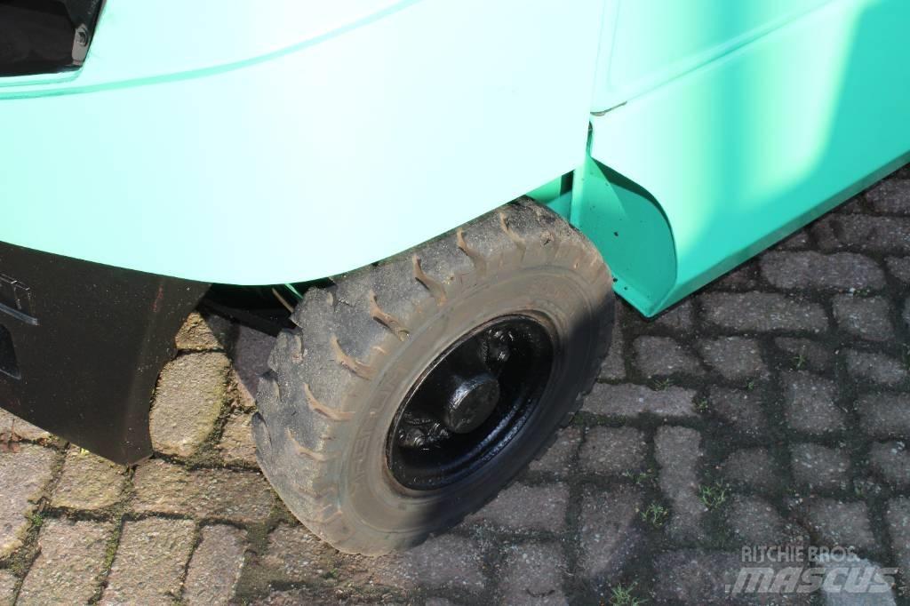 Mitsubishi FD25N Tehnika ar dīzeļa dzinēju