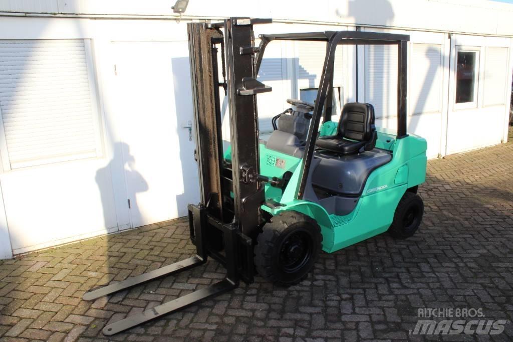 Mitsubishi FD25N Tehnika ar dīzeļa dzinēju