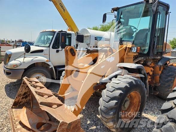 CASE 521F Iekrāvēji uz riteņiem
