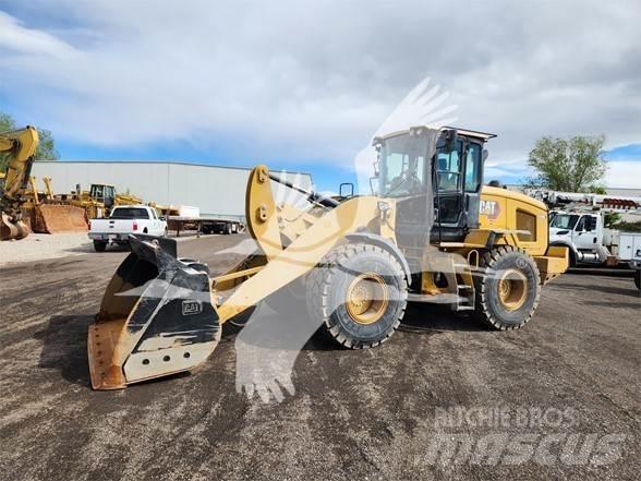 CAT 930M Iekrāvēji uz riteņiem