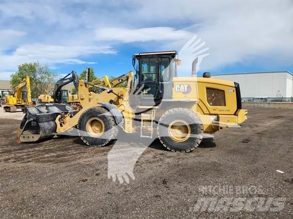 CAT 930M Iekrāvēji uz riteņiem