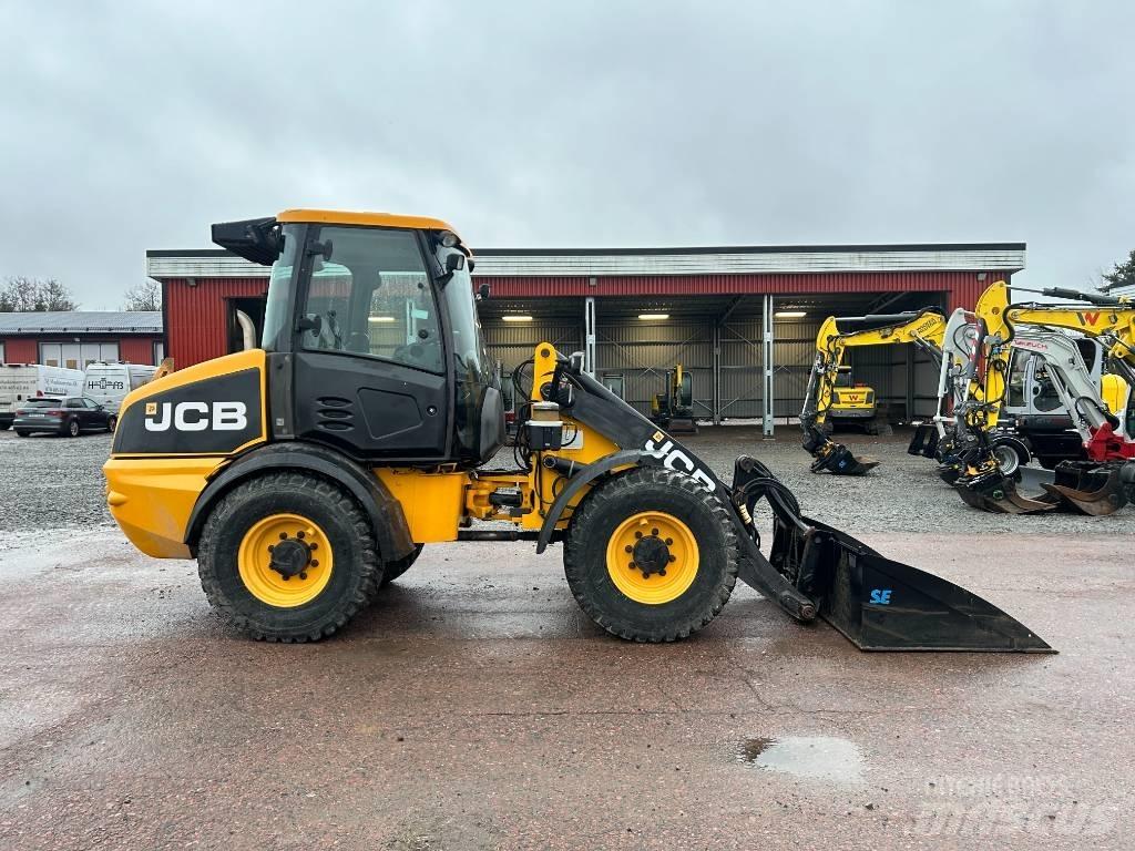 JCB 409 Iekrāvēji uz riteņiem