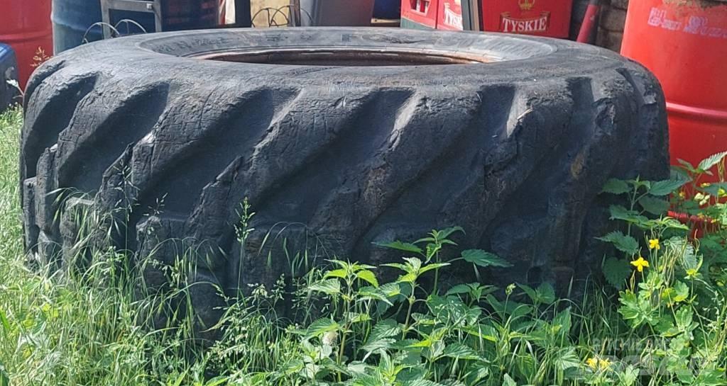 Komatsu 895 Riepas, riteņi un diski