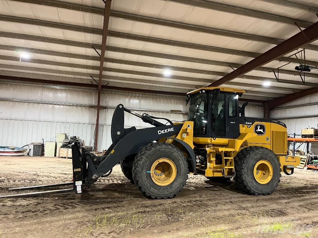 John Deere 644P Iekrāvēji uz riteņiem