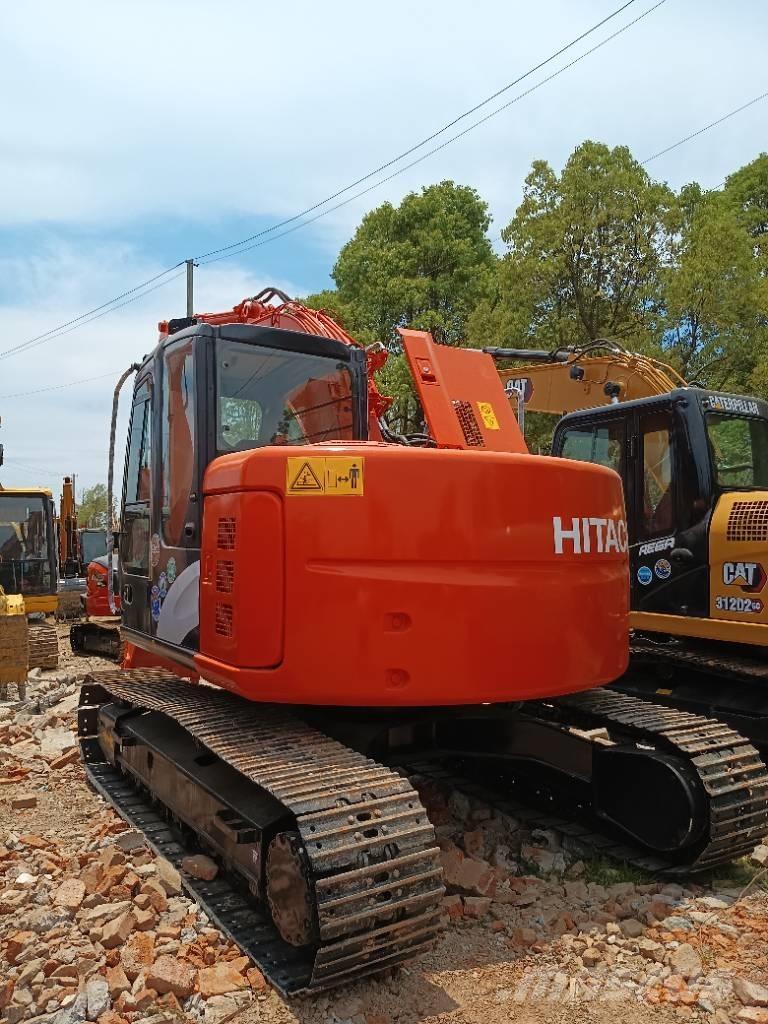 Hitachi ZX 135 Kāpurķēžu ekskavatori