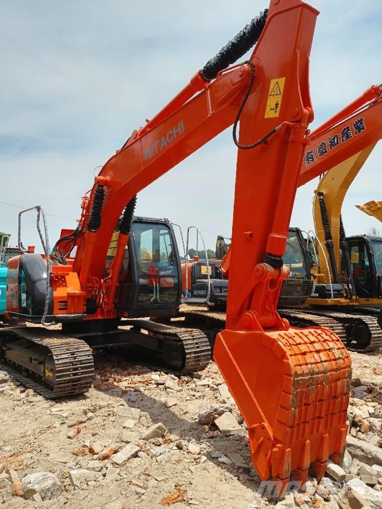 Hitachi ZX 135 Kāpurķēžu ekskavatori