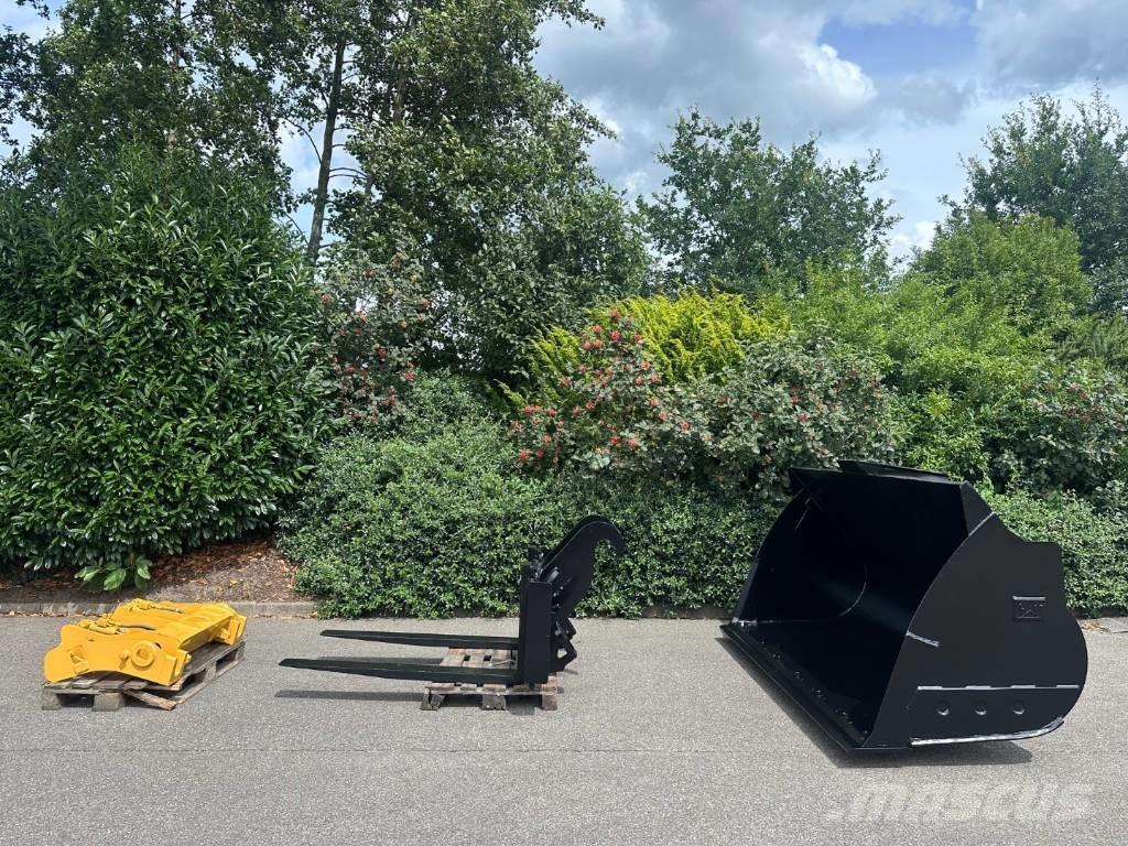 CAT 938M Iekrāvēji uz riteņiem