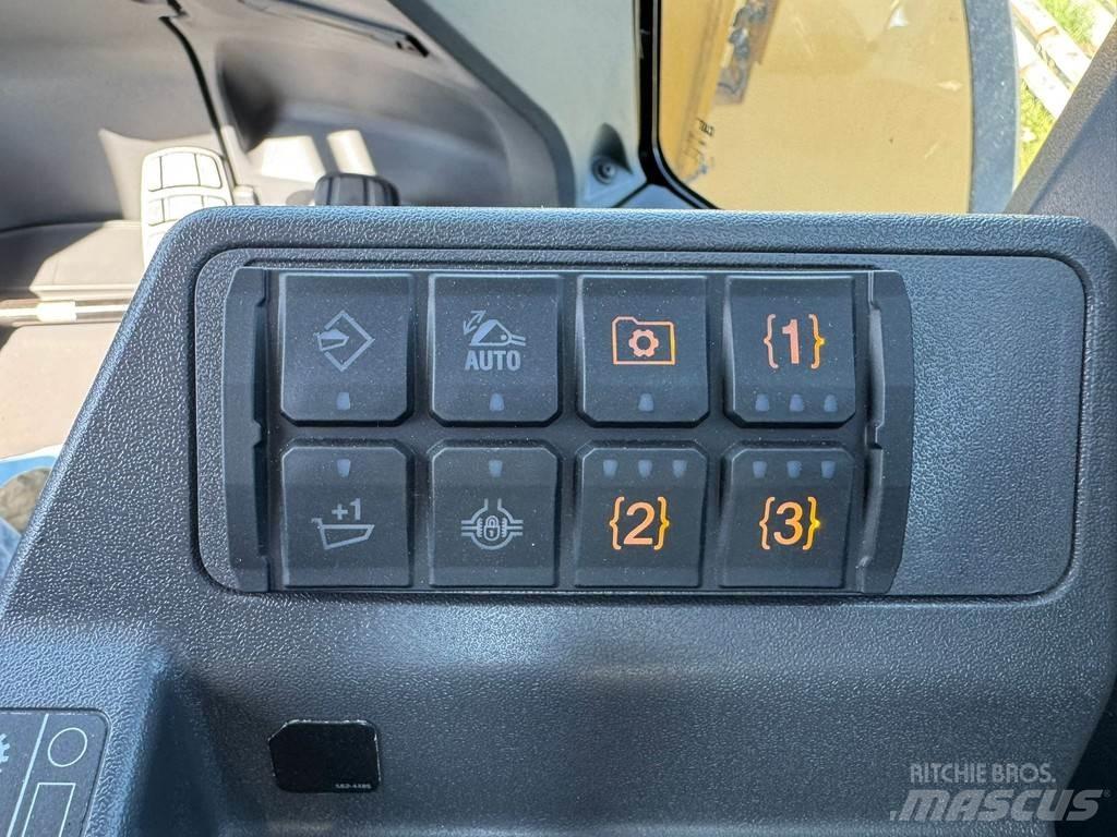 CAT 980 Iekrāvēji uz riteņiem