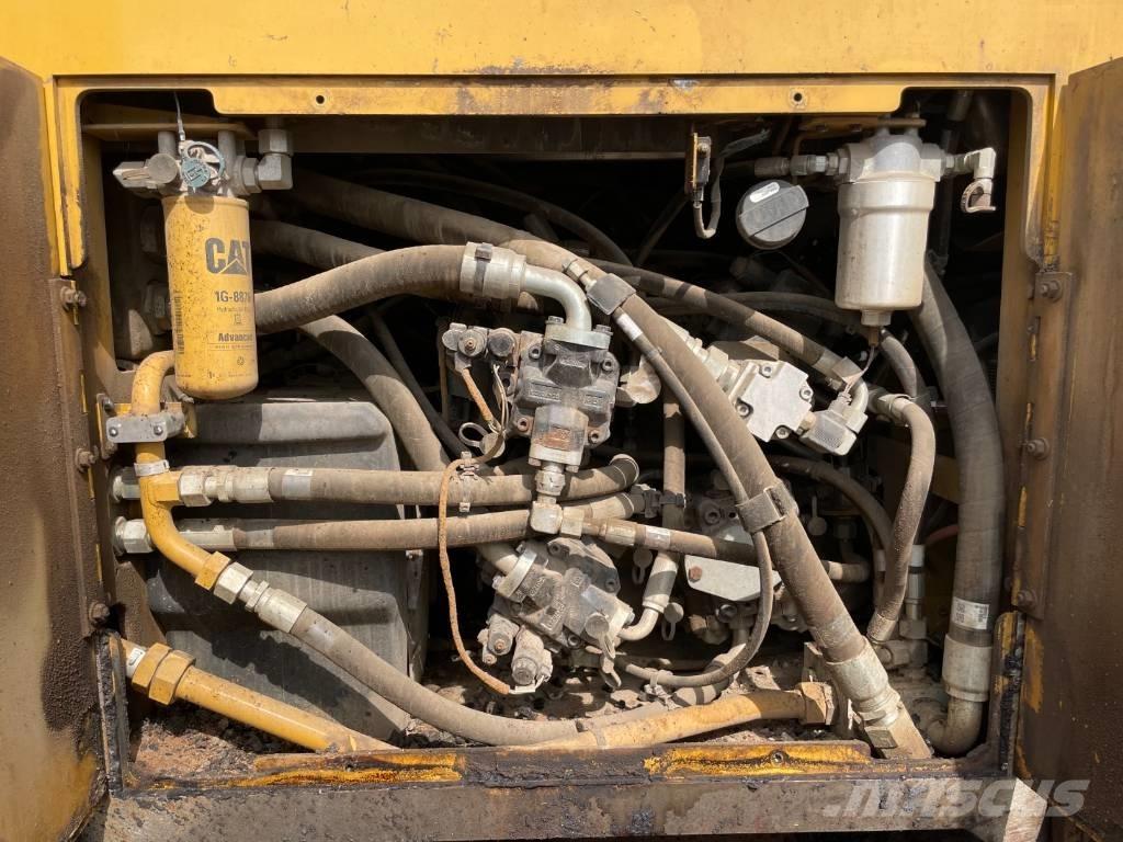 CAT AP555F Asfalta klājēji