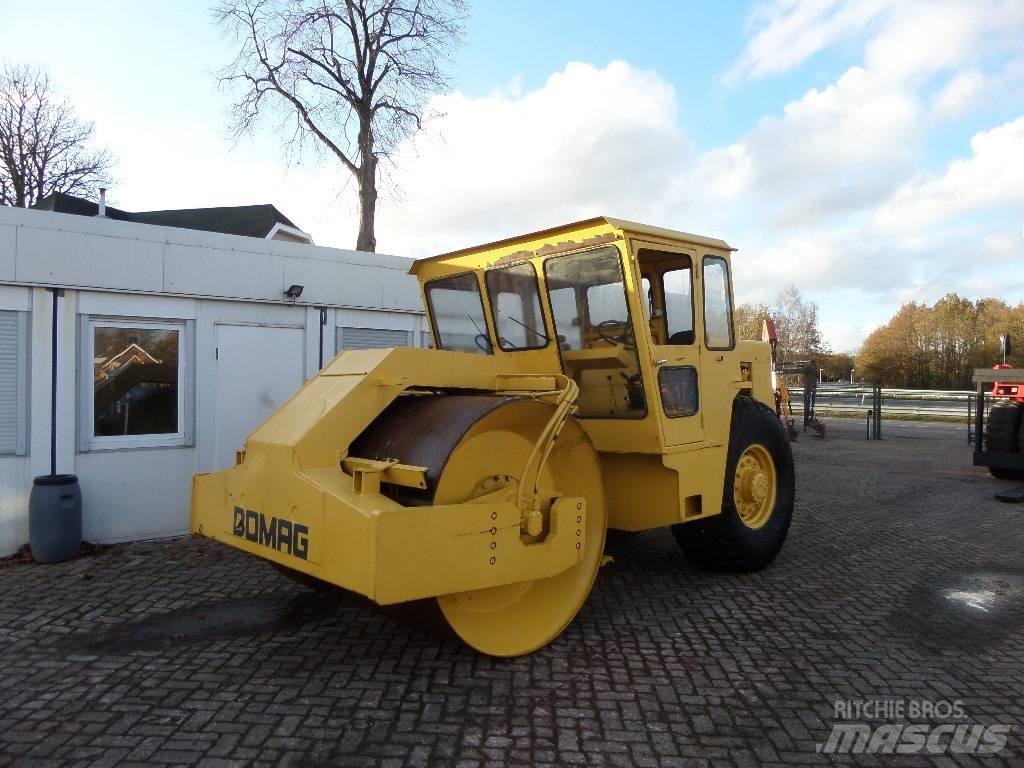 Bomag BW 211 AD Vienvalča grunts veltņi