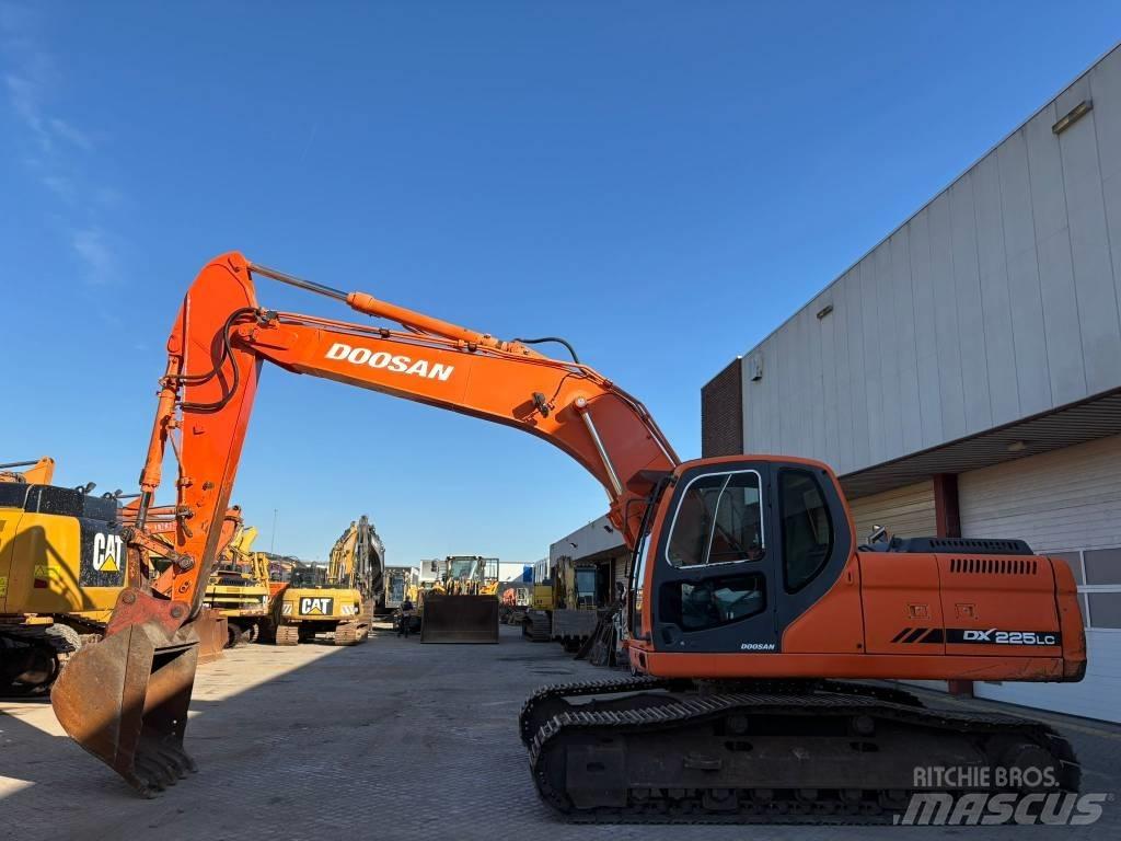 Doosan DX225LC Kāpurķēžu ekskavatori