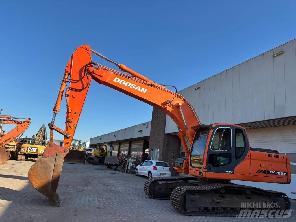 Doosan DX225LC Kāpurķēžu ekskavatori