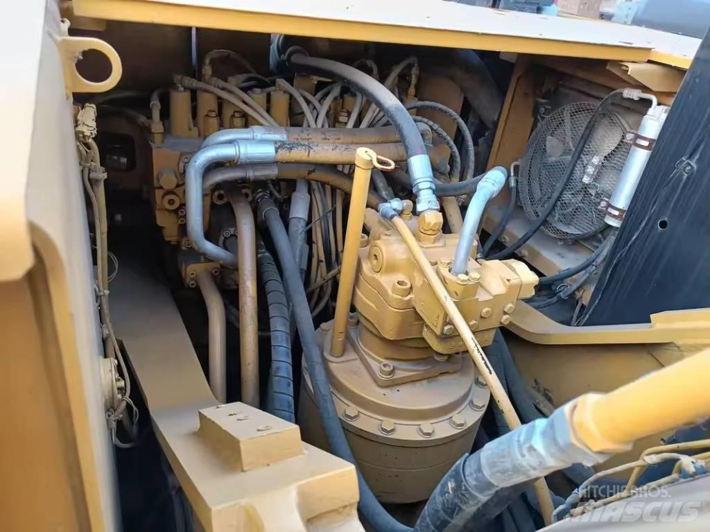 CAT 324 D Kāpurķēžu ekskavatori