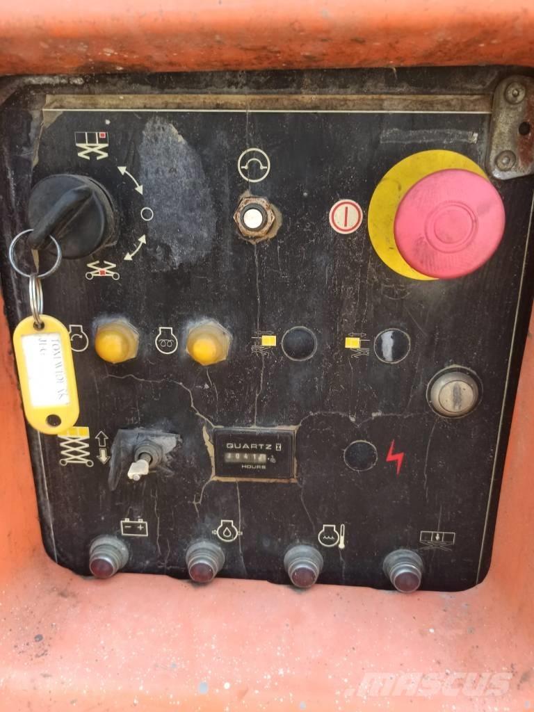 JLG 4394 RT Šķerveida pacēlāji