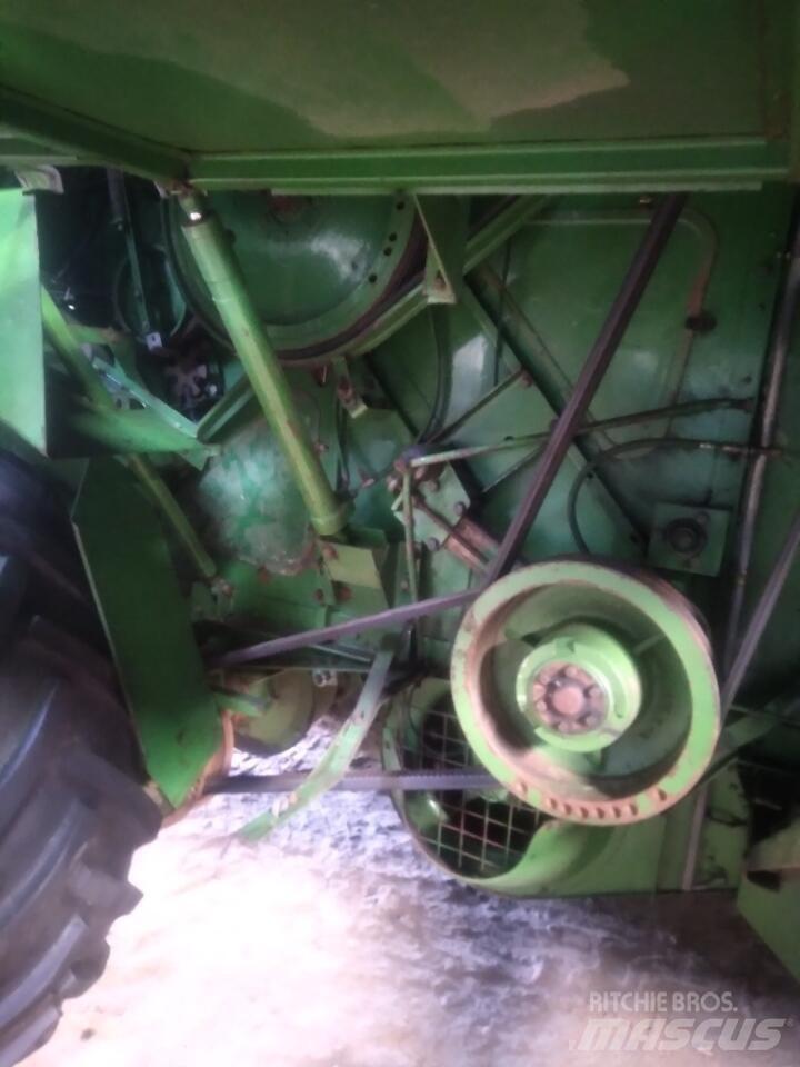 John Deere 1065 Ražas novākšanas kombaini