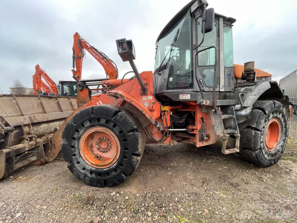 Hitachi ZW 180-5 Iekrāvēji uz riteņiem