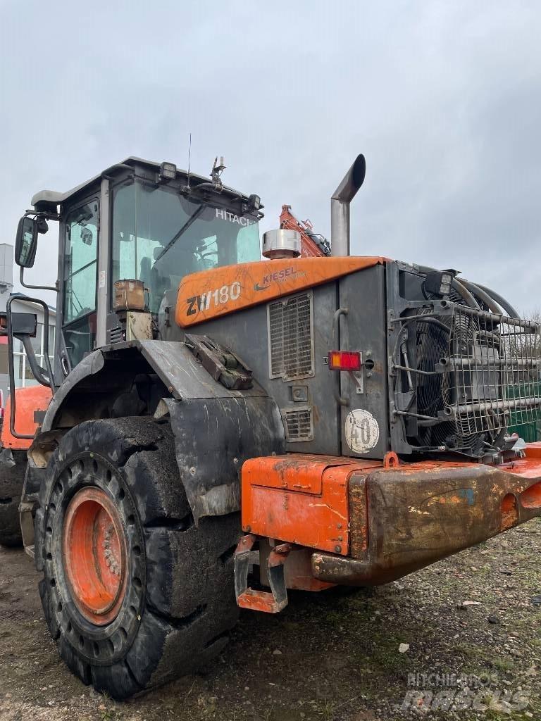 Hitachi ZW 180-5 Iekrāvēji uz riteņiem