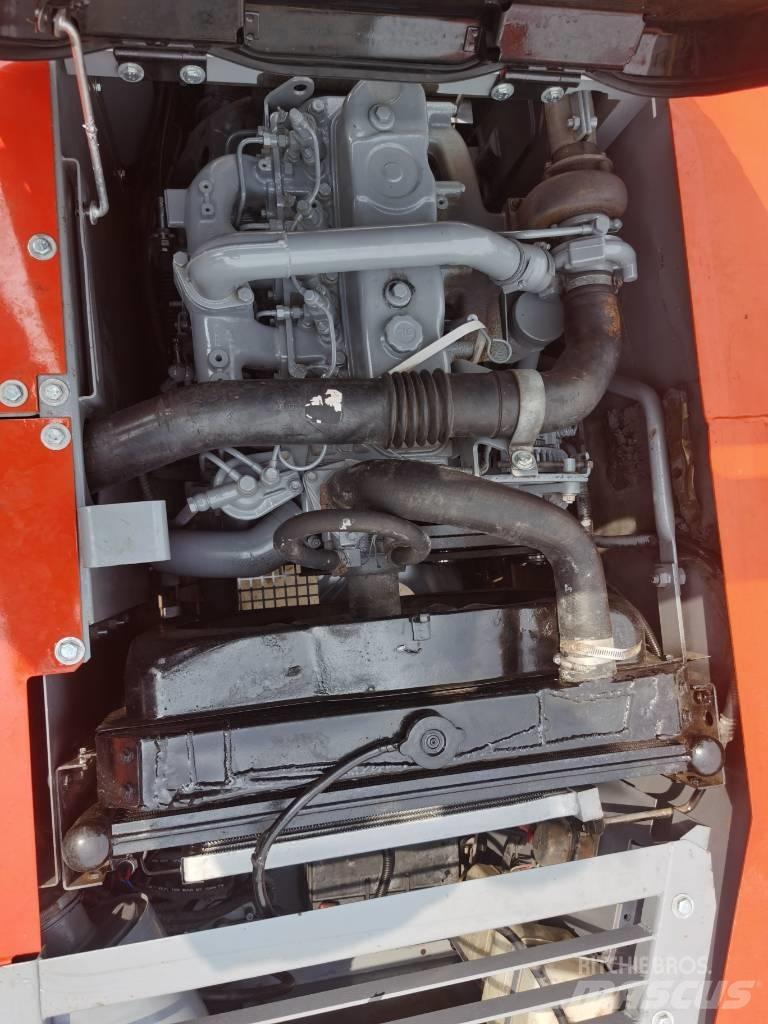 Hitachi EX 120-5 Kāpurķēžu ekskavatori