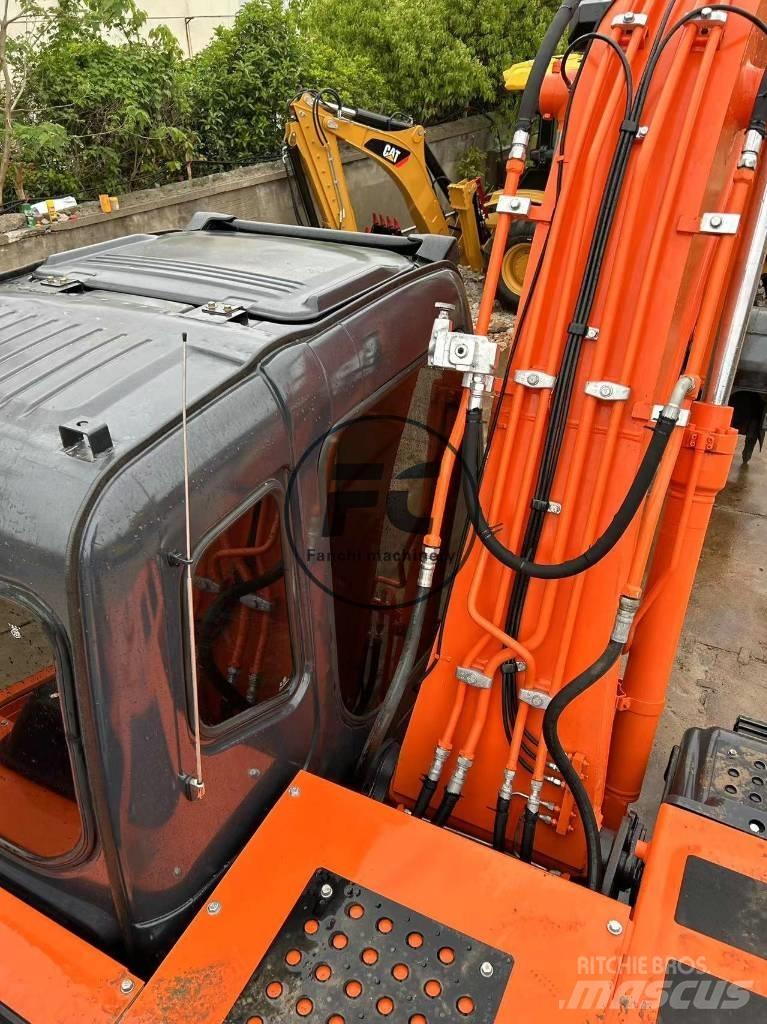 Hitachi ZX 120 Kāpurķēžu ekskavatori