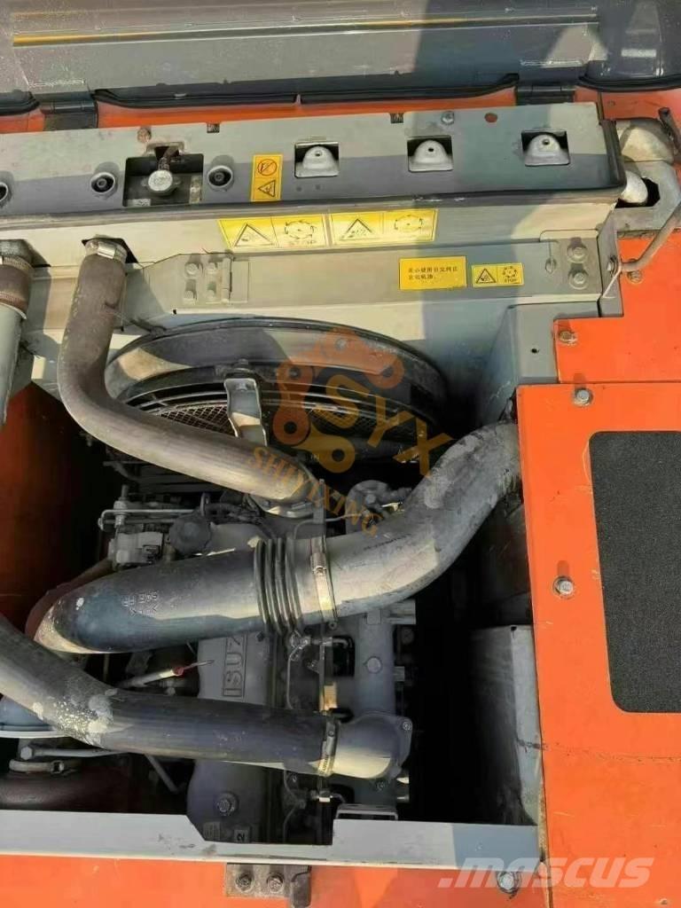 Hitachi ZX 200 Kāpurķēžu ekskavatori