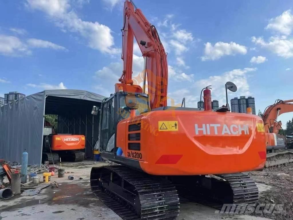 Hitachi ZX 200 Kāpurķēžu ekskavatori