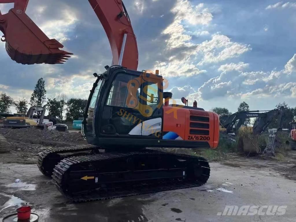 Hitachi ZX 200 Kāpurķēžu ekskavatori
