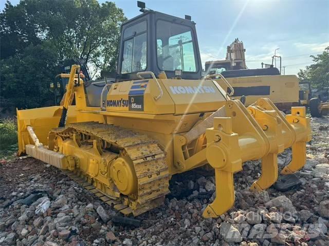 Komatsu D 85 Kāpurķēžu buldozeri