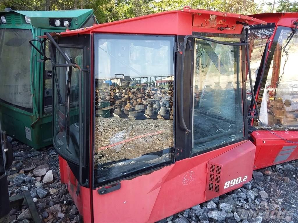 Valmet 890.2 Kabīnes un interjers