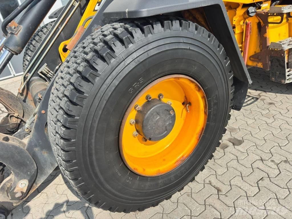 JCB 413 Iekrāvēji uz riteņiem