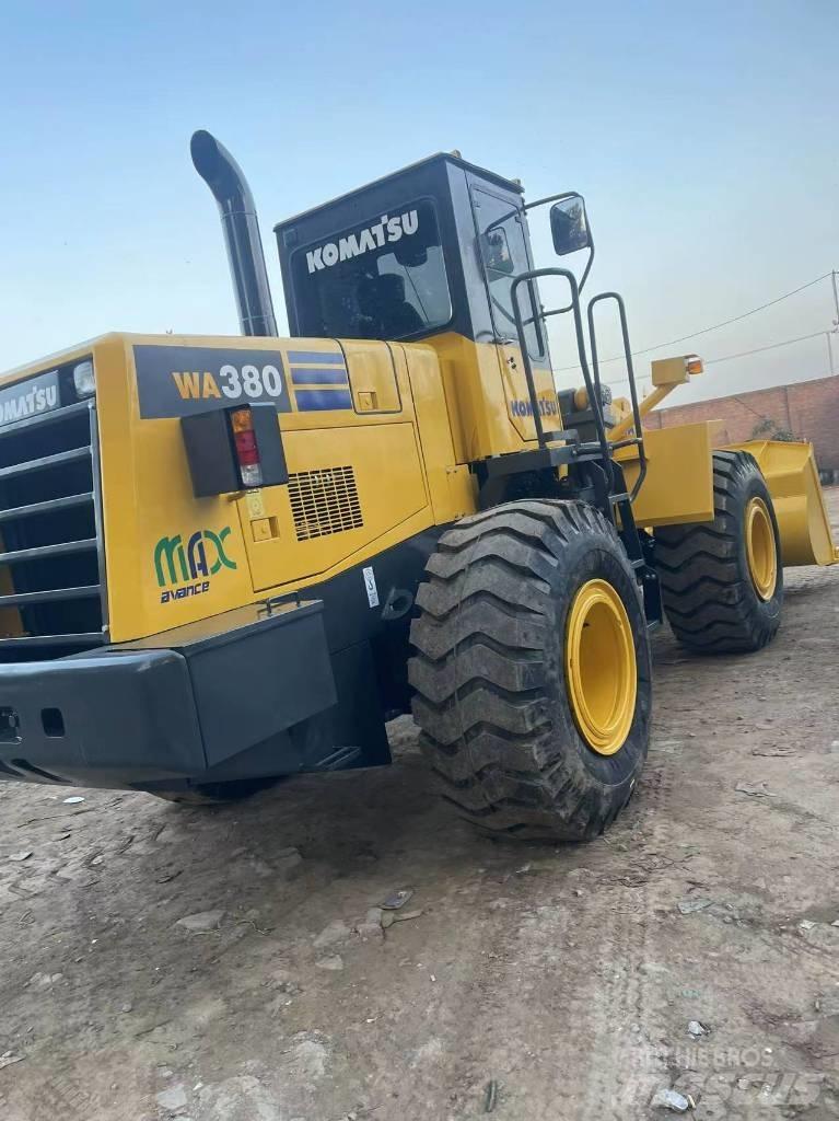 Komatsu WA 380 Iekrāvēji uz riteņiem