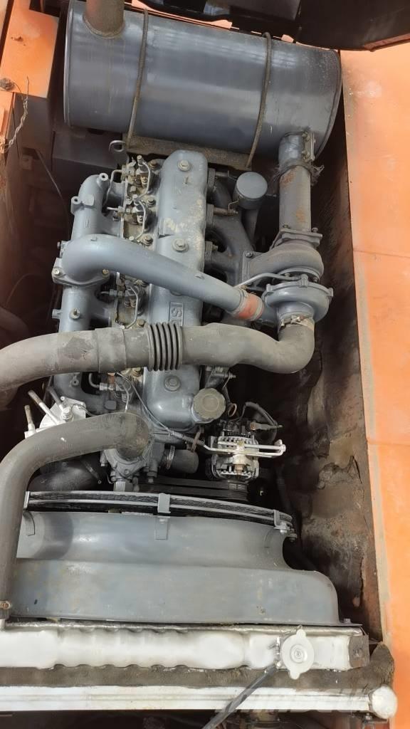 Hitachi EX 200-5 Kāpurķēžu ekskavatori